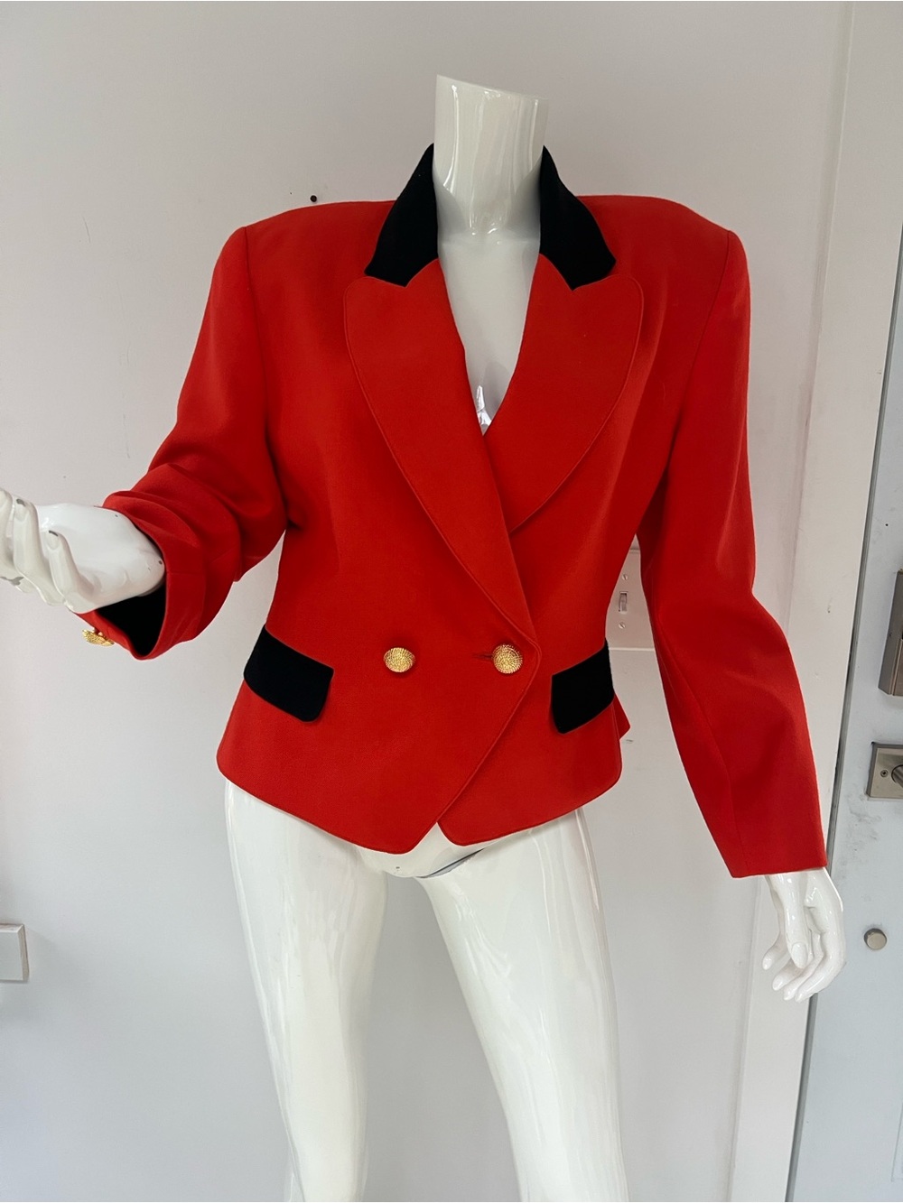 Devonshire cream 100% Wool women’s blazer Jacket Made in Canada ,Royal fashion